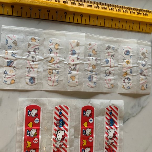 Vintage Hello Kitty mini bandaid kit from 2001 - Picture 6 of 8
